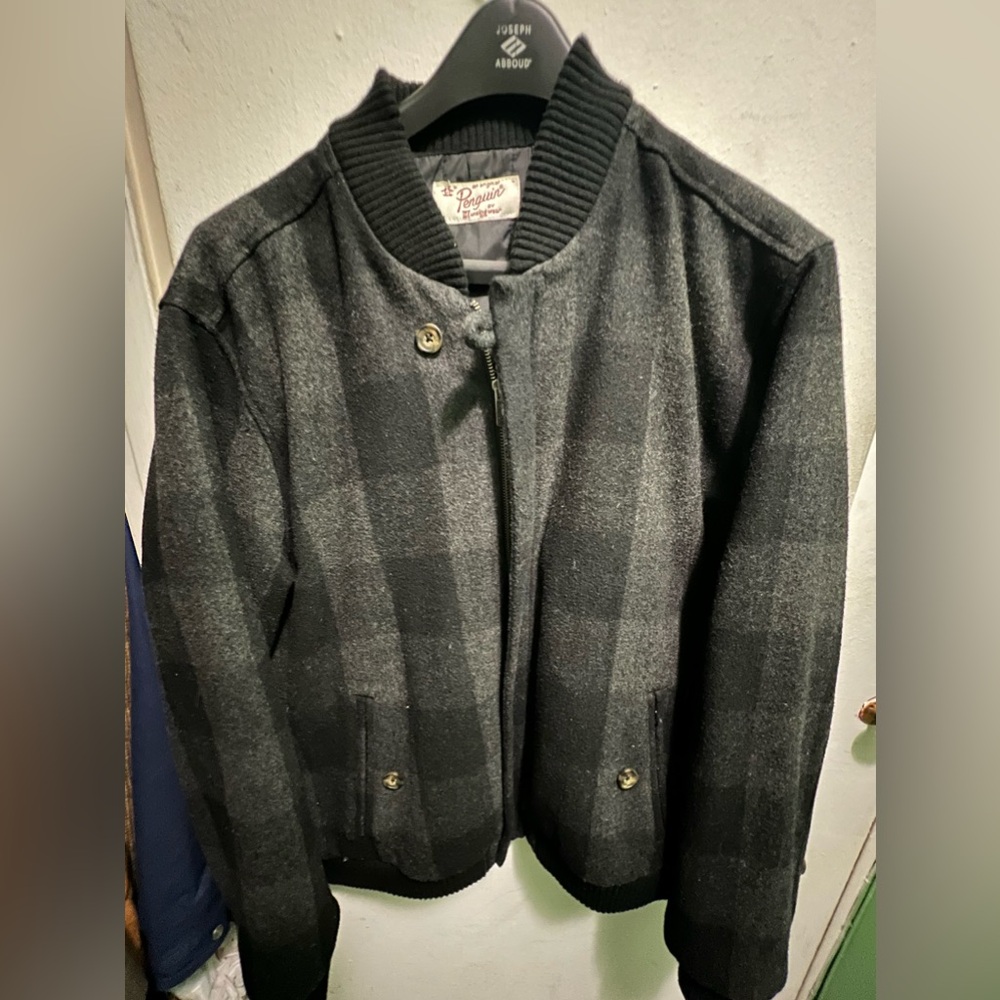 Great penguin bomber jacket. Only worn a couple of times.